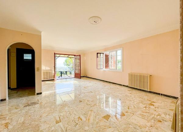 Maison à vendre    5 pièces •  Saint-Paul-de-Vence