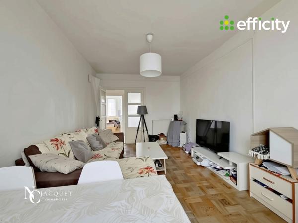 Appartement
         4 pièces
        - 76 m² 209 000 € *