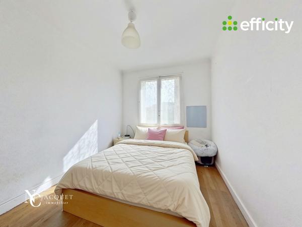 Appartement
         4 pièces
        - 76 m² 209 000 € *
