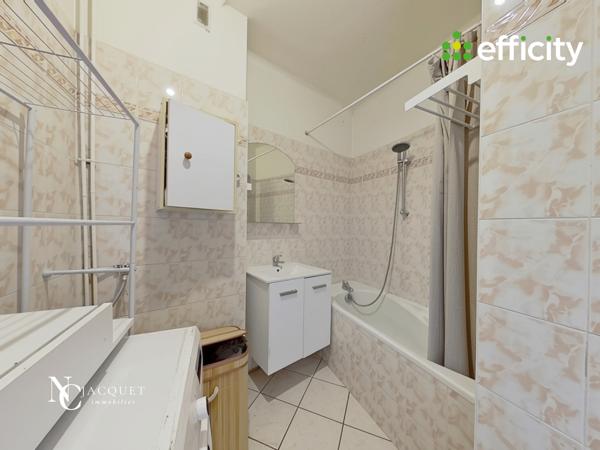 Appartement
         4 pièces
        - 76 m² 209 000 € *