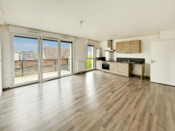 CAEN SAINT GILLES - APPARTEMENT 3 PIECES 58.90 m2 + terrasse + parkings , Caen