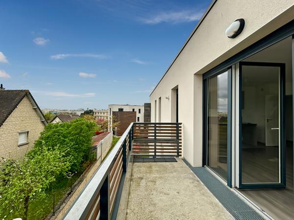 CAEN SAINT GILLES - APPARTEMENT 3 PIECES 58.90 m2 + terrasse + parkings , Caen