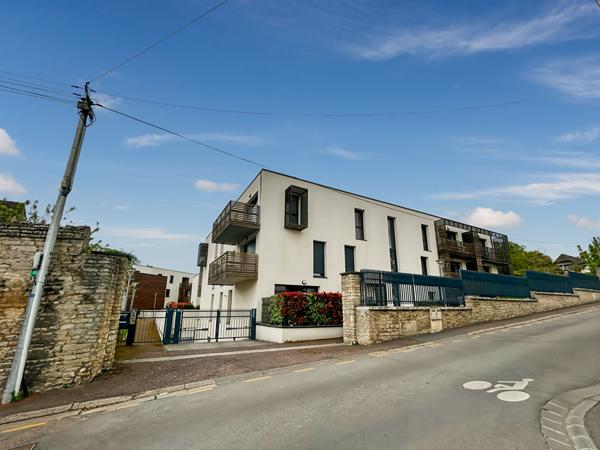 CAEN SAINT GILLES - APPARTEMENT 3 PIECES 58.90 m2 + terrasse + parkings , Caen