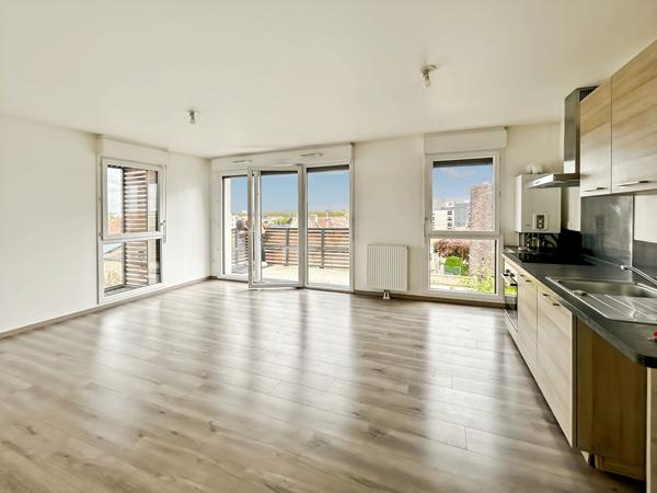 CAEN SAINT GILLES - APPARTEMENT 3 PIECES 58.90 m2 + terrasse + parkings , Caen