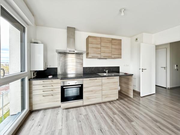 CAEN SAINT GILLES - APPARTEMENT 3 PIECES 58.90 m2 + terrasse + parkings , Caen
