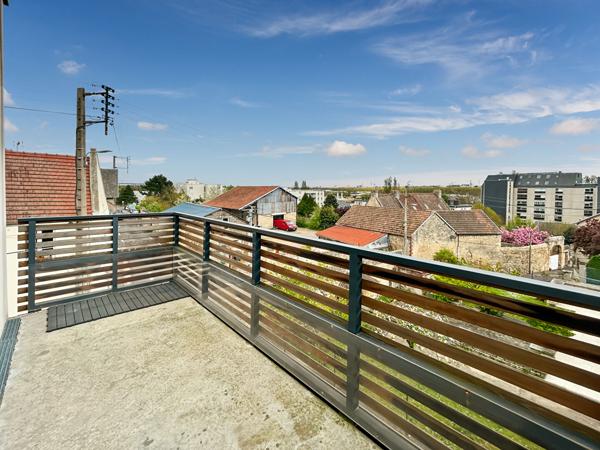 CAEN SAINT GILLES - APPARTEMENT 3 PIECES 58.90 m2 + terrasse + parkings , Caen