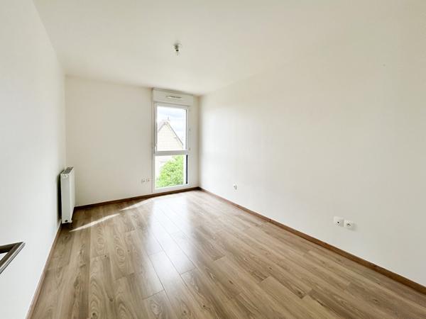 CAEN SAINT GILLES - APPARTEMENT 3 PIECES 58.90 m2 + terrasse + parkings , Caen