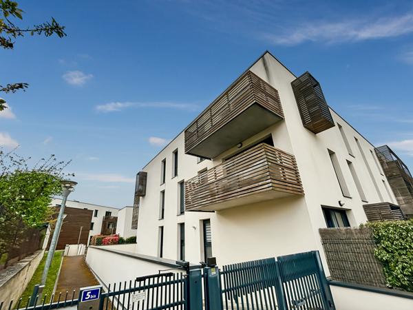 CAEN SAINT GILLES - APPARTEMENT 3 PIECES 58.90 m2 + terrasse + parkings , Caen