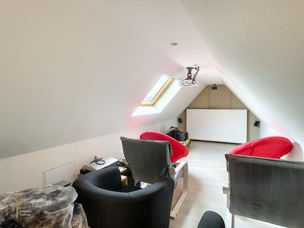 DEMEURE DE FAMILLE SEMI PLAIN-PIED AVEC 7 CHAMBRES