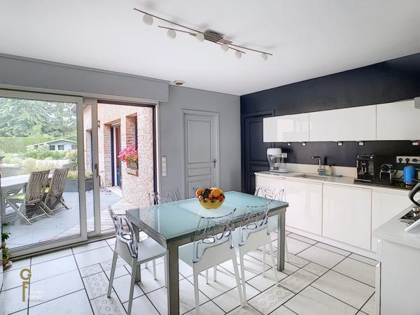 DEMEURE DE FAMILLE SEMI PLAIN-PIED AVEC 7 CHAMBRES