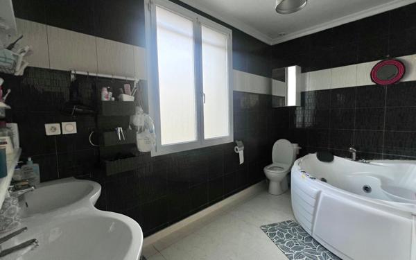 Maison à vendre    6 pièces •  Montpellier