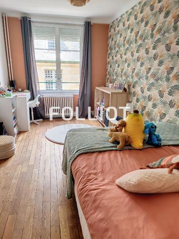 A LOUER - CENTRE VILLE DE VIRE - BEAU ET GRAND F3 DE 93 M²