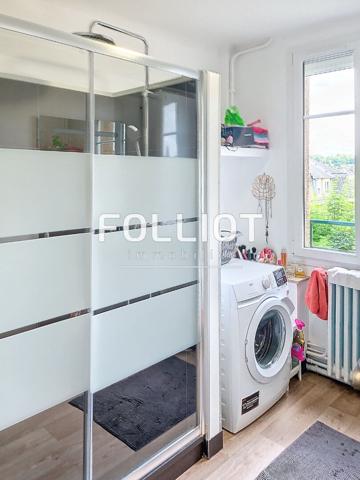 A LOUER - CENTRE VILLE DE VIRE - BEAU ET GRAND F3 DE 93 M²
