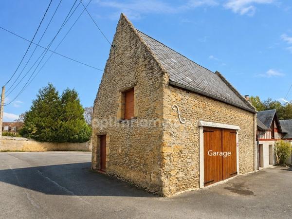 CHARMANTE MAISON DE VILLAGE AVEC GARAGE – ENVIRONNEMENT PAISIBLE – SAINT-PIERRE-EN-AUGE (14170)
