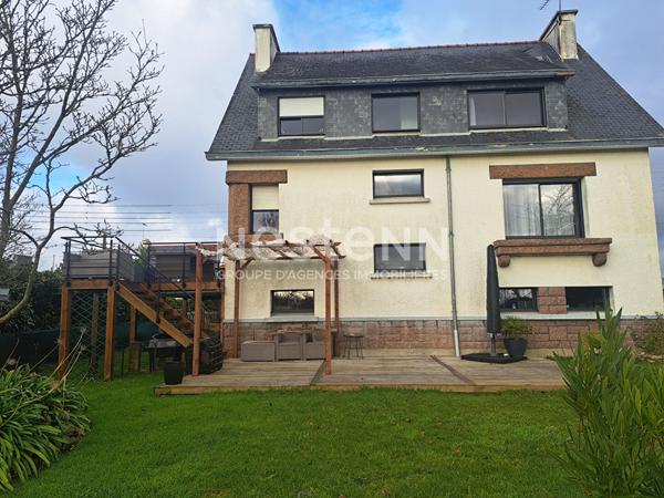 Quartier recherché pour cette maison de 116 m² tout en lumière entièrement rénovée.