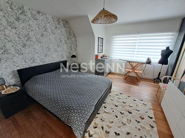 Quartier recherché pour cette maison de 116 m² tout en lumière entièrement rénovée.