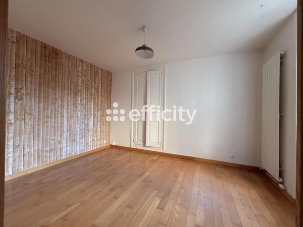 Maison
         9 pièces
        - 240 m² 299 250 € *