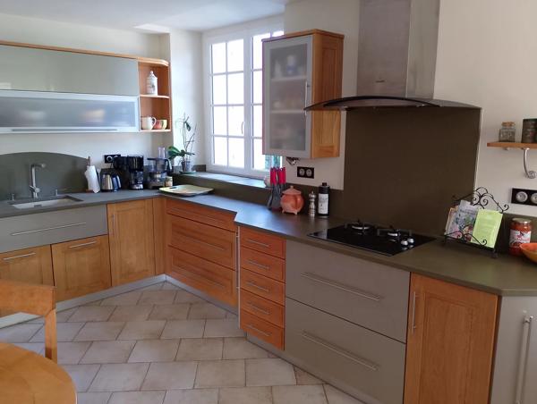 Grande maison charentaise avec dépendances