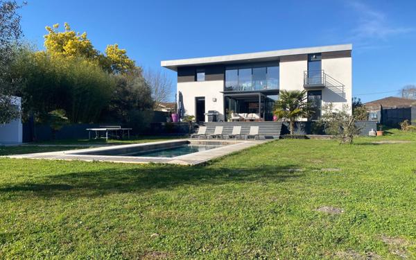 Maison à vendre    5 pièces •  Léognan