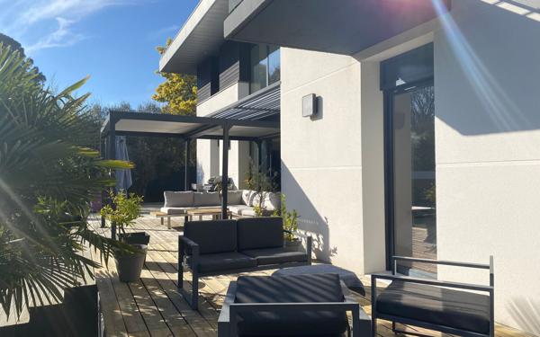 Maison à vendre    5 pièces •  Léognan