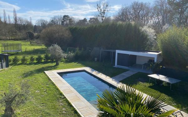 Maison à vendre    5 pièces •  Léognan