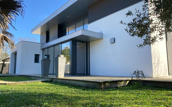 Maison à vendre    5 pièces •  Léognan