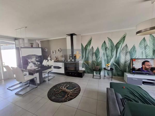 Vente                                                      Maison
                        
                     5 pièces                      102 m2                     à Crécy-la-Chapelle