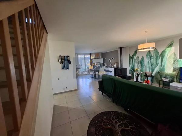 Vente                                                      Maison
                        
                     5 pièces                      102 m2                     à Crécy-la-Chapelle