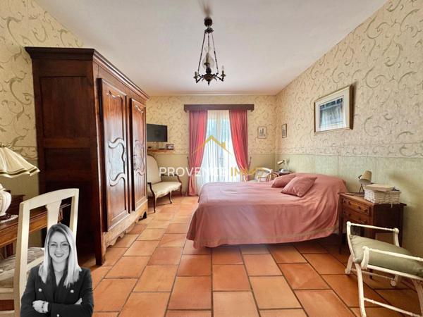 Pélissanne (13330) Sur les hauteurs de Pélissanne – Propriété de charme en pinède