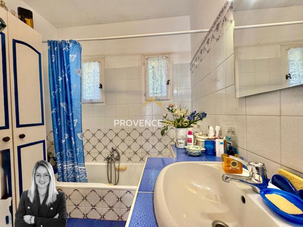 Pélissanne (13330) Sur les hauteurs de Pélissanne – Propriété de charme en pinède