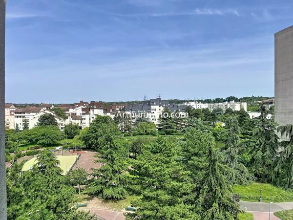 Vente                                                      Appartement
                        
                                         100 m2                     à Boissy-Saint-Léger