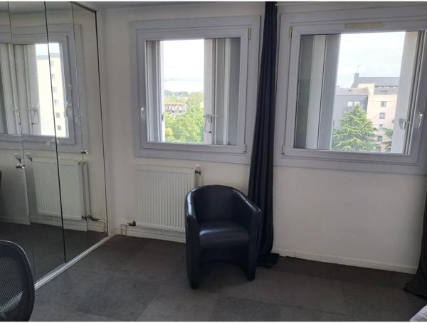 Vente                                                      Appartement
                        
                                         100 m2                     à Boissy-Saint-Léger