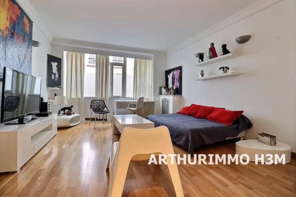 Vente                                                      Appartement
                        
                     2 pièces                      53 m2                     à Paris 17