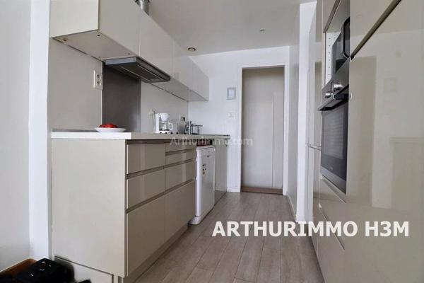Vente                                                      Appartement
                        
                     2 pièces                      53 m2                     à Paris 17