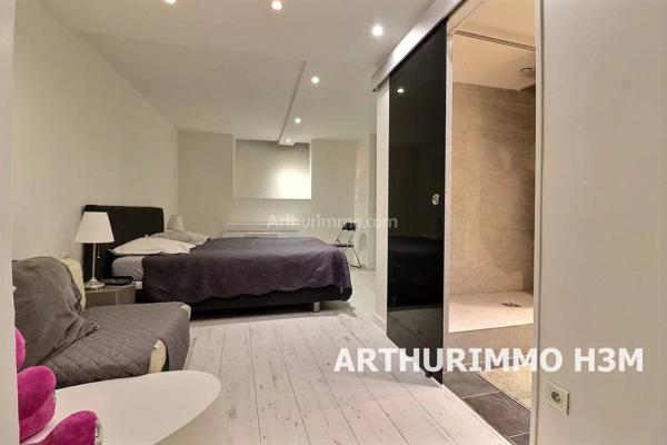 Vente                                                      Appartement
                        
                     2 pièces                      53 m2                     à Paris 17