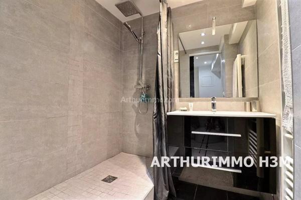 Vente                                                      Appartement
                        
                     2 pièces                      53 m2                     à Paris 17