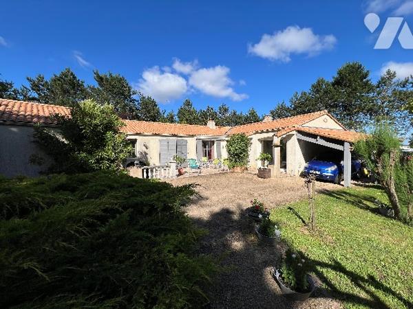 Maison d'habitation sur terrain d'environ 2045m²