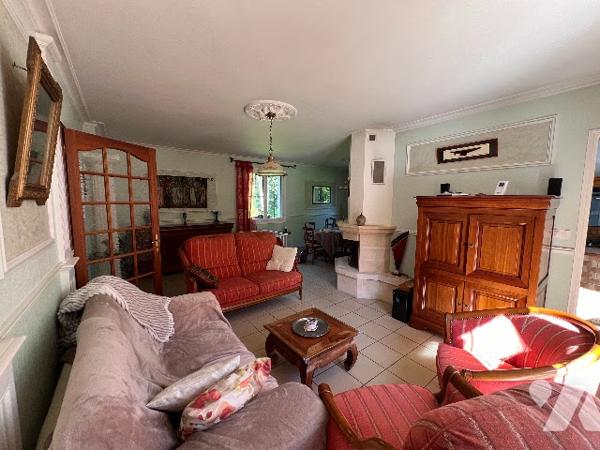 Maison d'habitation sur terrain d'environ 2045m²