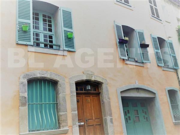 Maison de village d'environ 180  m² avec terrasse et garage