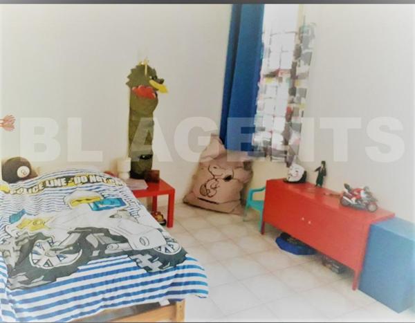 Maison de village d'environ 180  m² avec terrasse et garage