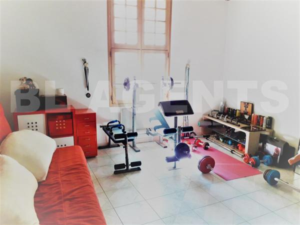 Maison de village d'environ 180  m² avec terrasse et garage