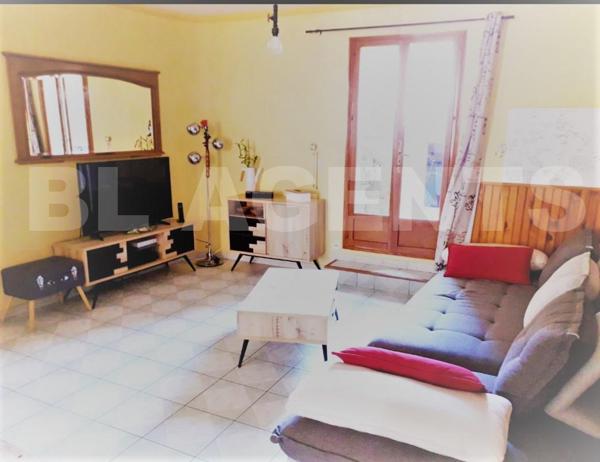 Maison de village d'environ 180  m² avec terrasse et garage