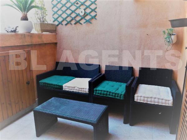 Maison de village d'environ 180  m² avec terrasse et garage