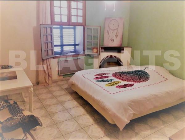 Maison de village d'environ 180  m² avec terrasse et garage