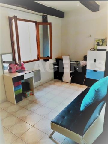 Maison de village d'environ 180  m² avec terrasse et garage