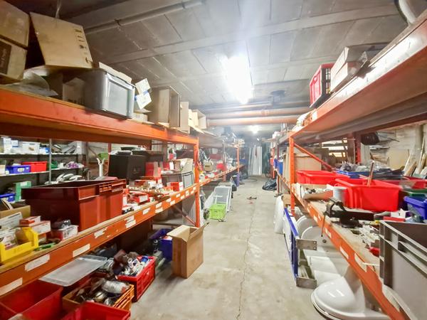 Rare - Centre ville de Theoule Sur Mer - Immeuble 593m² comprenant locaux d'habitation, locaux commerciaux et sous sols.