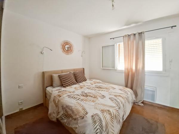 Rare - Centre ville de Theoule Sur Mer - Immeuble 593m² comprenant locaux d'habitation, locaux commerciaux et sous sols.