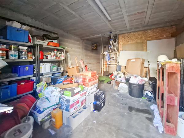 Rare - Centre ville de Theoule Sur Mer - Immeuble 593m² comprenant locaux d'habitation, locaux commerciaux et sous sols.