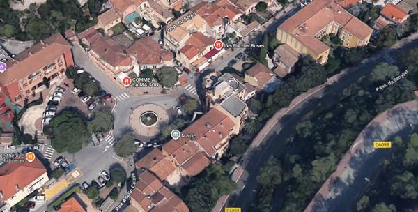 Rare - Centre ville de Theoule Sur Mer - Immeuble 593m² comprenant locaux d'habitation, locaux commerciaux et sous sols.