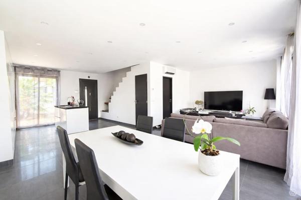 Maison
         4 pièces
        - 88 m² 389 000 € *